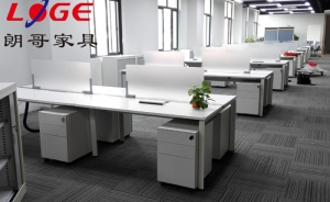 如何預(yù)防辦公家具出現(xiàn)掉漆開(kāi)裂呢？